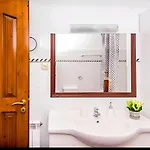 Aristotelis Lakithra-lydia Apartmán *